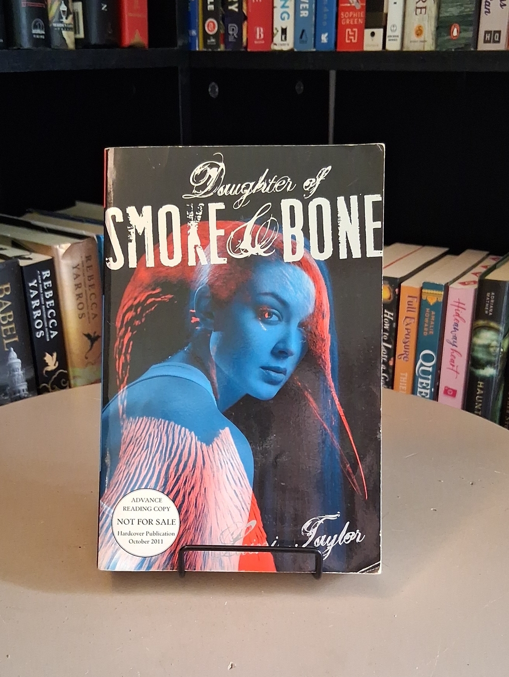 Daughter of Smoke & Bone By Laini Taylor